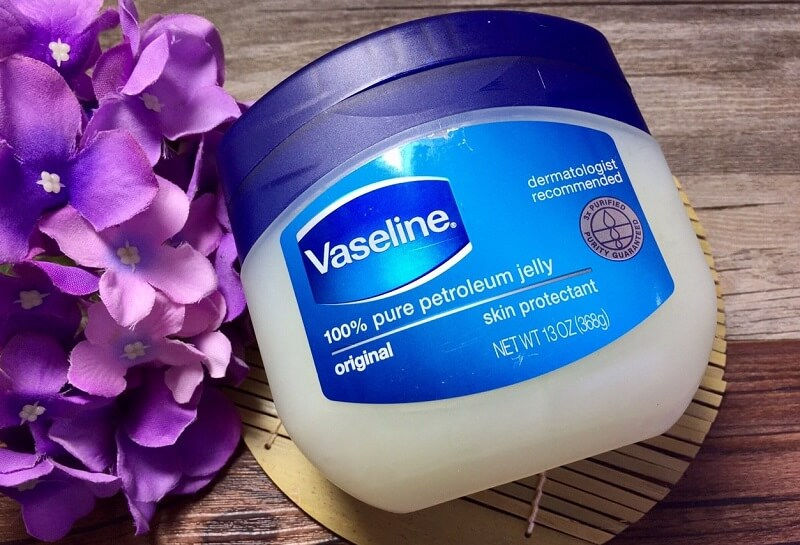 Có nên bôi Vaseline sau khi xăm môi không? Khi nào nên bôi Vaseline?